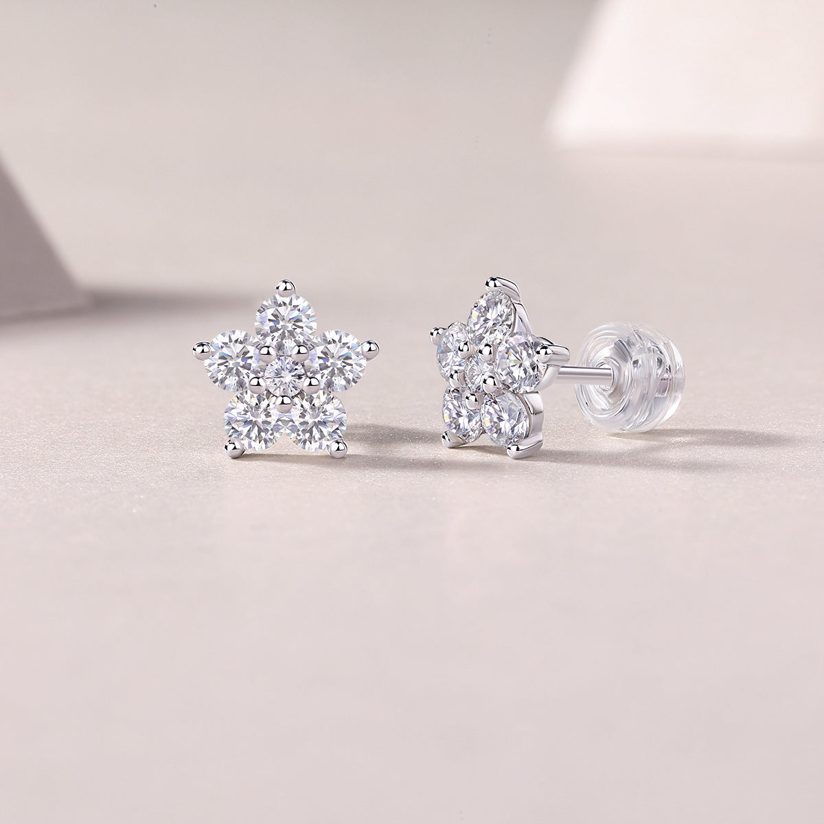 1Paris Flower S925 Sterling Silver Moissanite Stud Earrings Elegant Floral Design