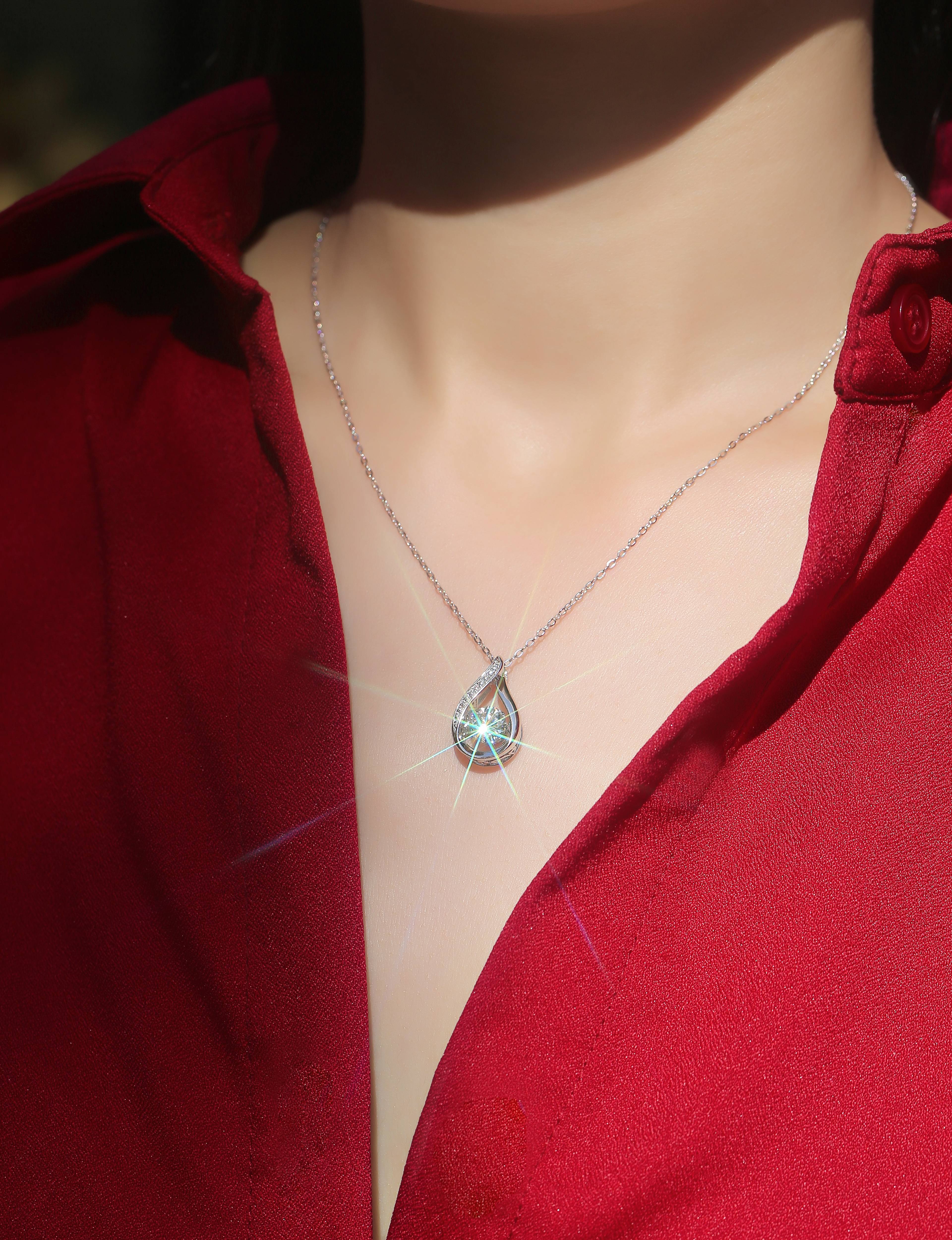1Carat Moissanite Pendant Necklace in S925 Silver Elegant Drop Design