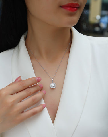 1Innocence 2-Carat Moissanite Pendant Necklace in S925 Sterling Silver