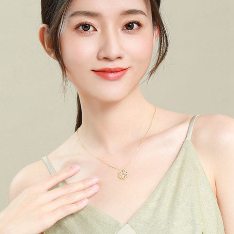 Magnetic Folding Four Leaf Clover Heart Pendant Necklace for Women
