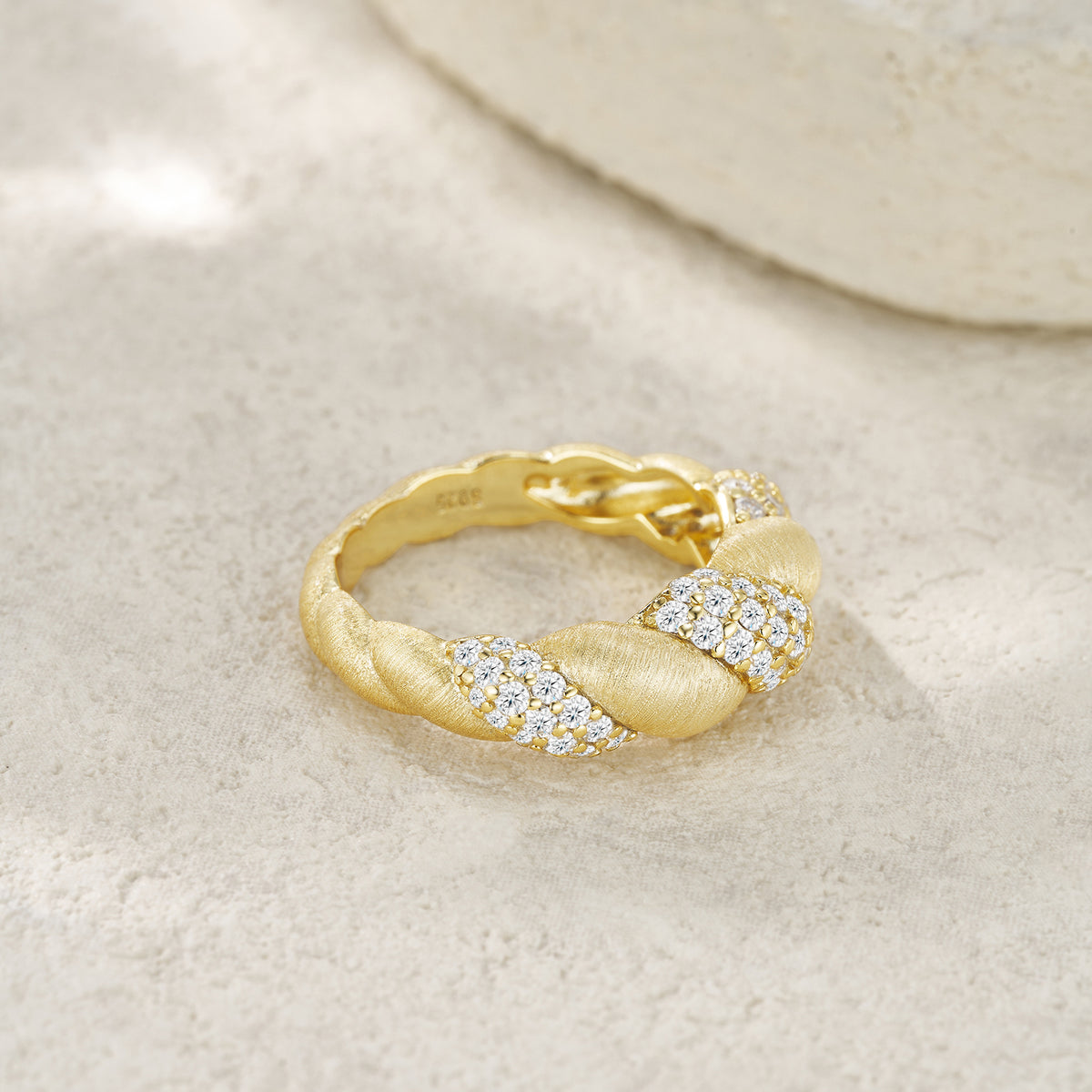 S925 Sterling Silver Gold-Plated Moissanite Ring Modern Elegant Fashion Jewelry