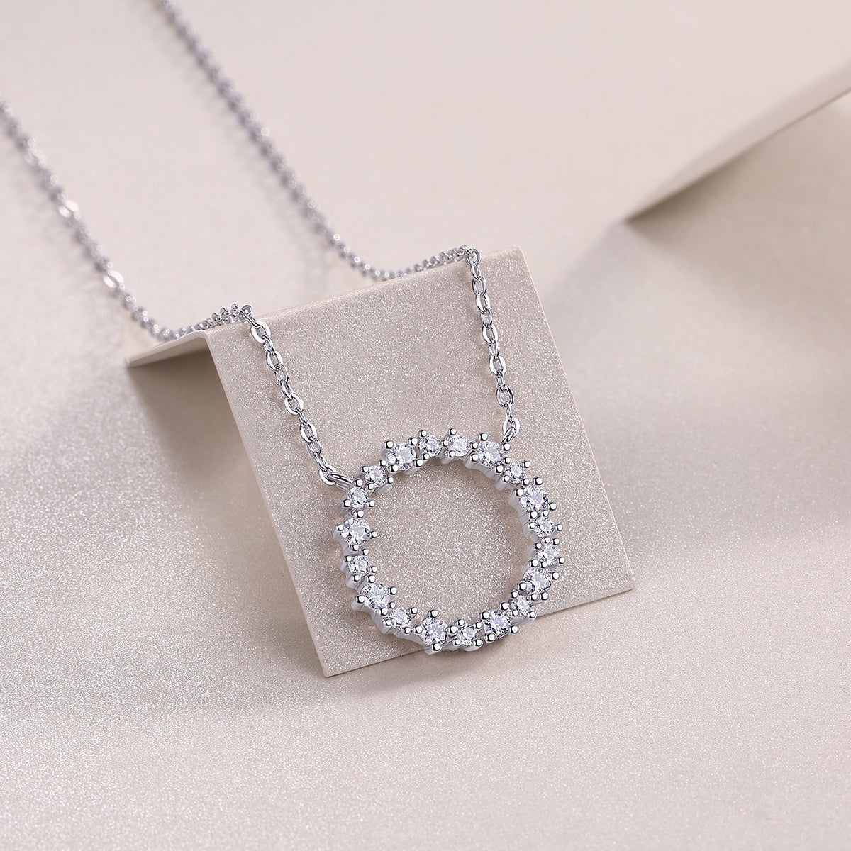 S925 Sterling Silver Moissanite Circle Pendant Necklace with Platinum Plating