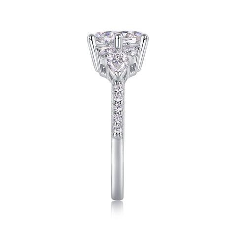 2 Carat Moissanite S925 Silver Ring Modern Elegant Luxury Style
