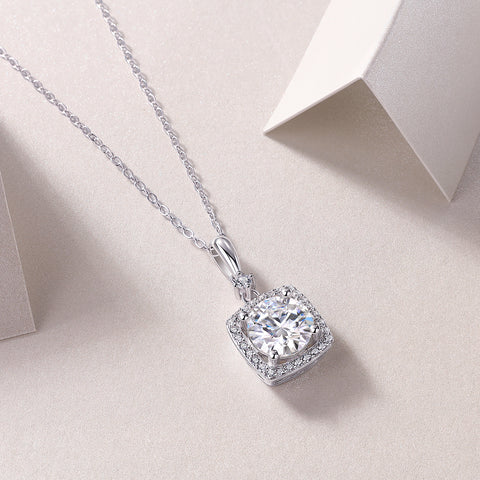 1Innocence 2-Carat Moissanite Pendant Necklace in S925 Sterling Silver