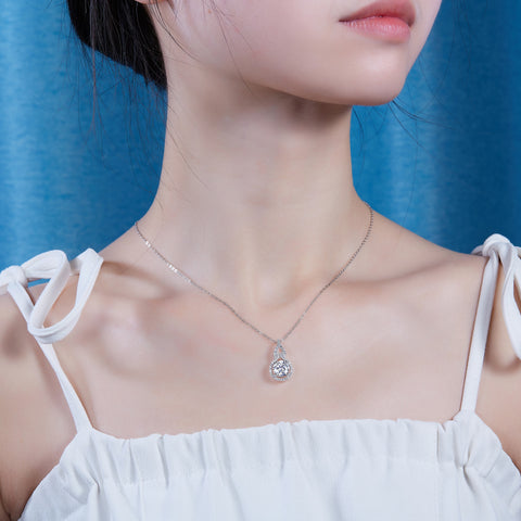 1Curve 2-Carat Moissanite Pendant Necklace in S925 Sterling Silver with Platinum Plating