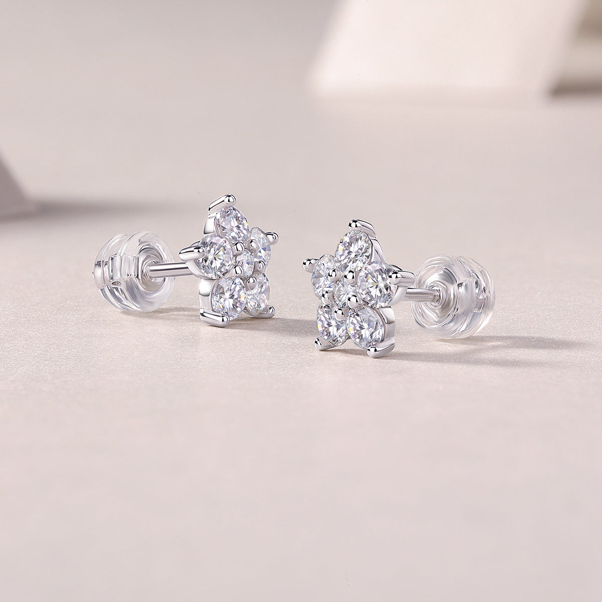 1Paris Flower S925 Sterling Silver Moissanite Stud Earrings Elegant Floral Design
