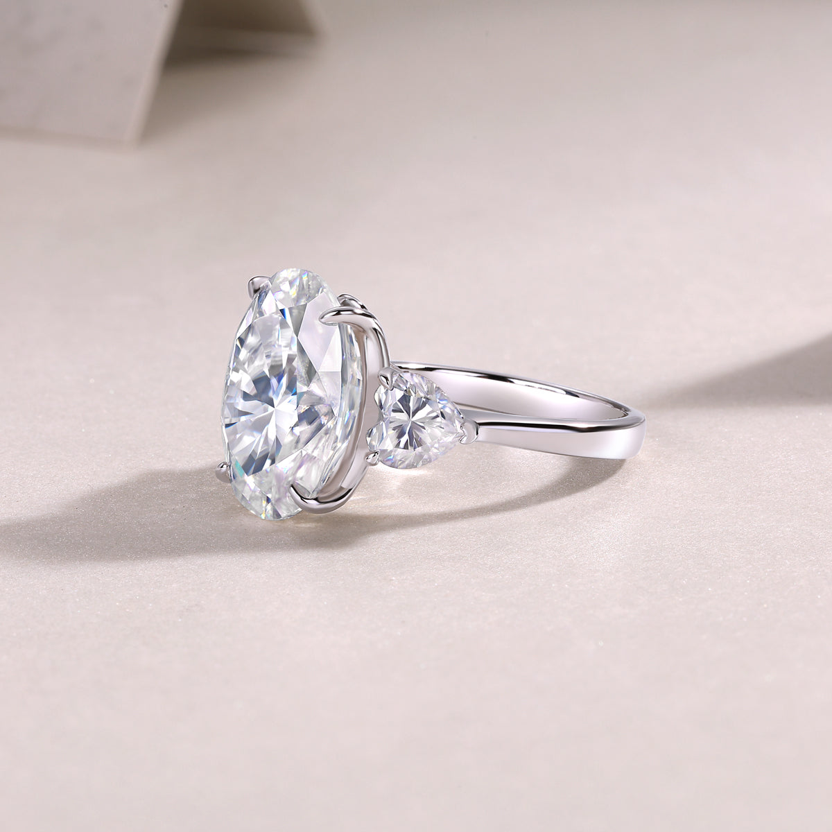 1Soul Resonance Oval Moissanite Ring in S925 Sterling Silver
