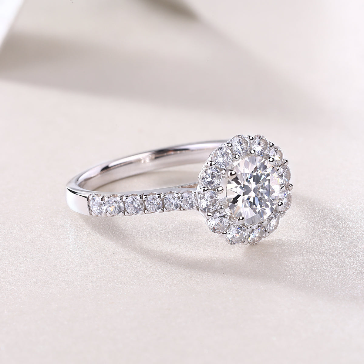 Luxury Moissanite Wedding Ring in S925 Silver