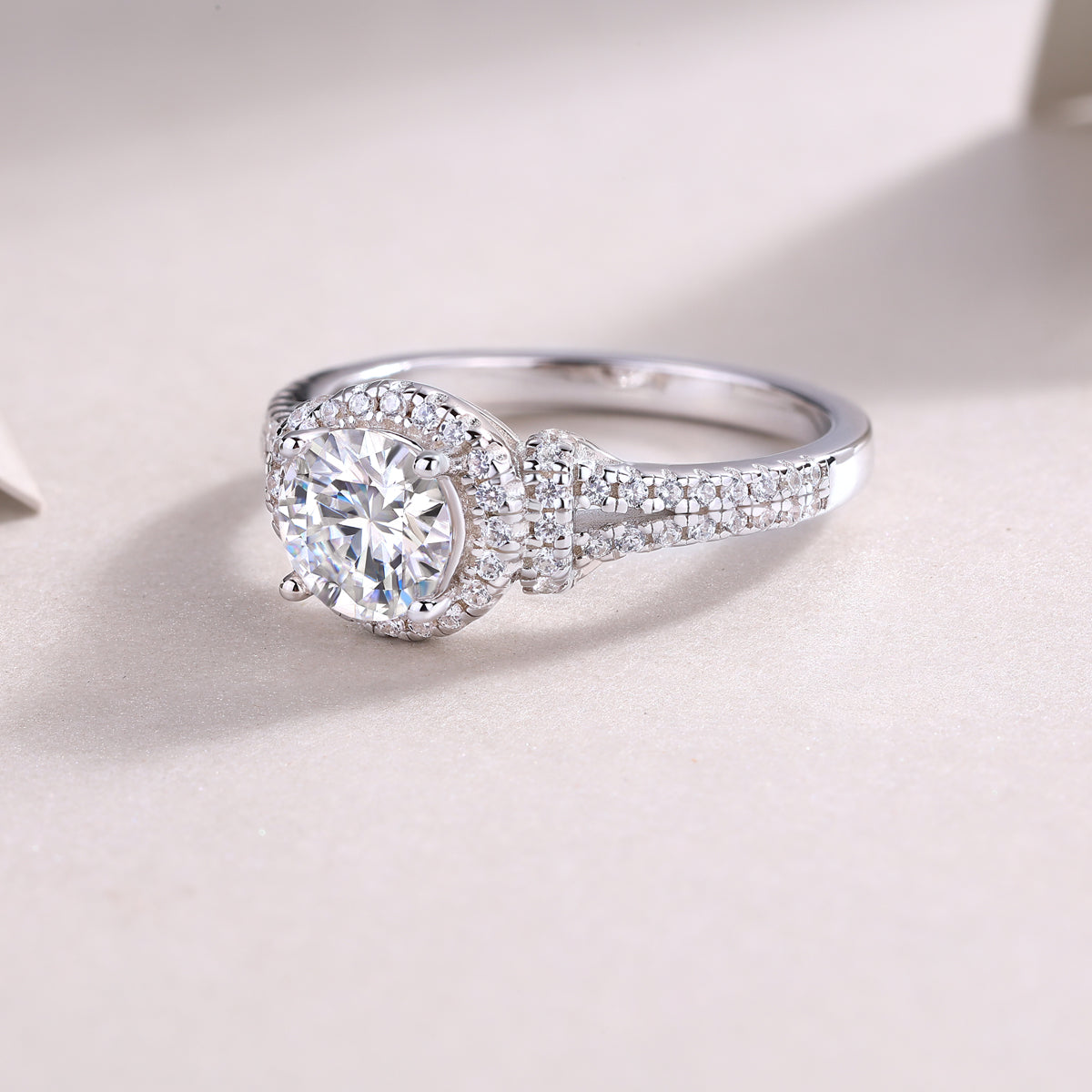 S925 Silver Large Moissanite Wedding Ring Elegant Sparkling Design
