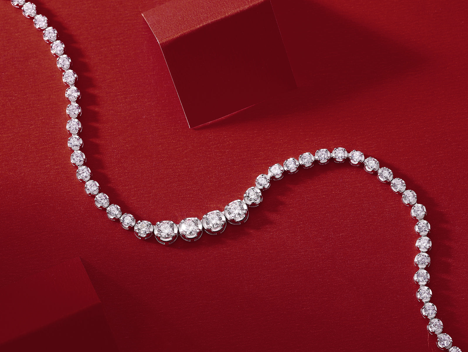 Luxurious Moissanite Pendant Necklace Set in S925 Silver
