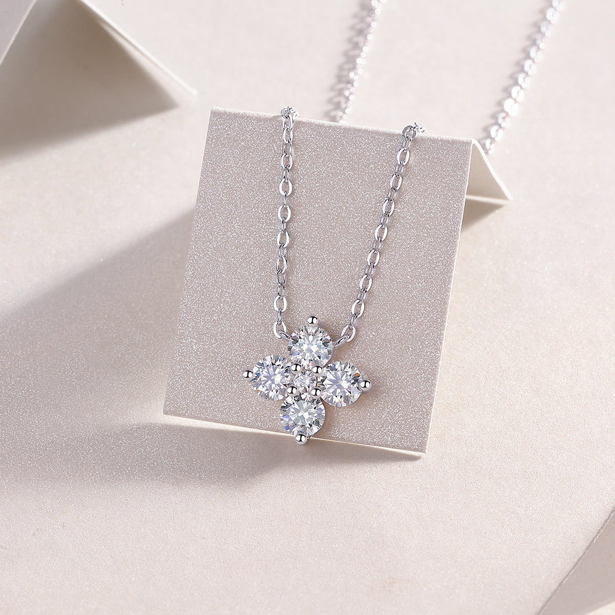 S925 Sterling Silver Four-Leaf Clover Moissanite Pendant Necklace