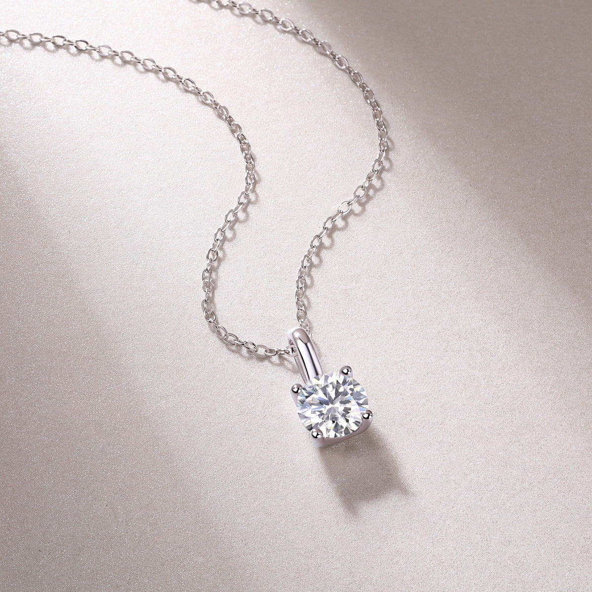 Elegant 1-Carat Moissanite Pendant Necklace in S925 Silver