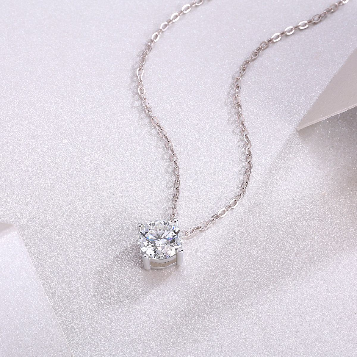1True Heart Moissanite Pendant Necklace in S925 Sterling Silver Modern & Elegant