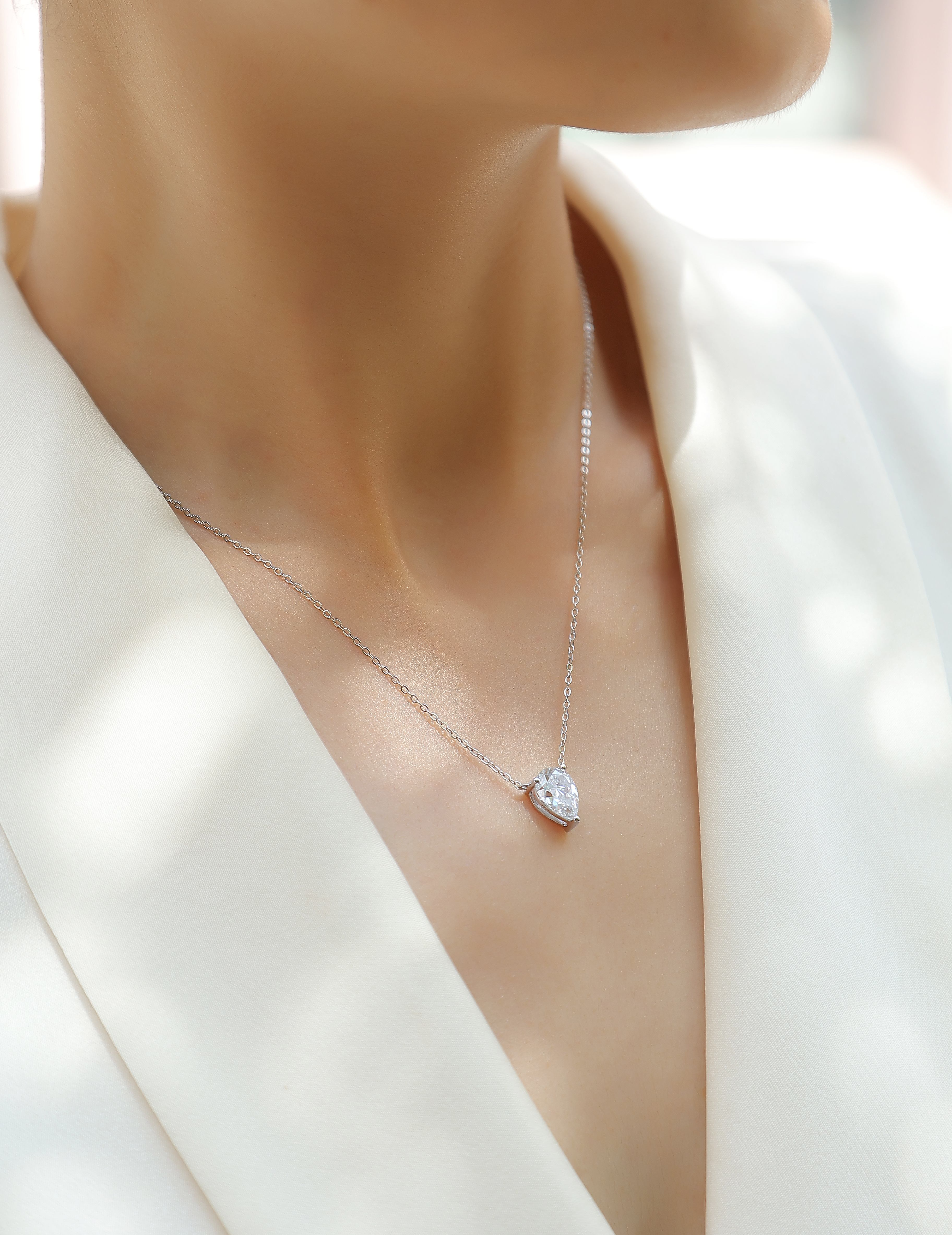 Pear-Shaped Moissanite Pendant Necklace in S925 Sterling Silver