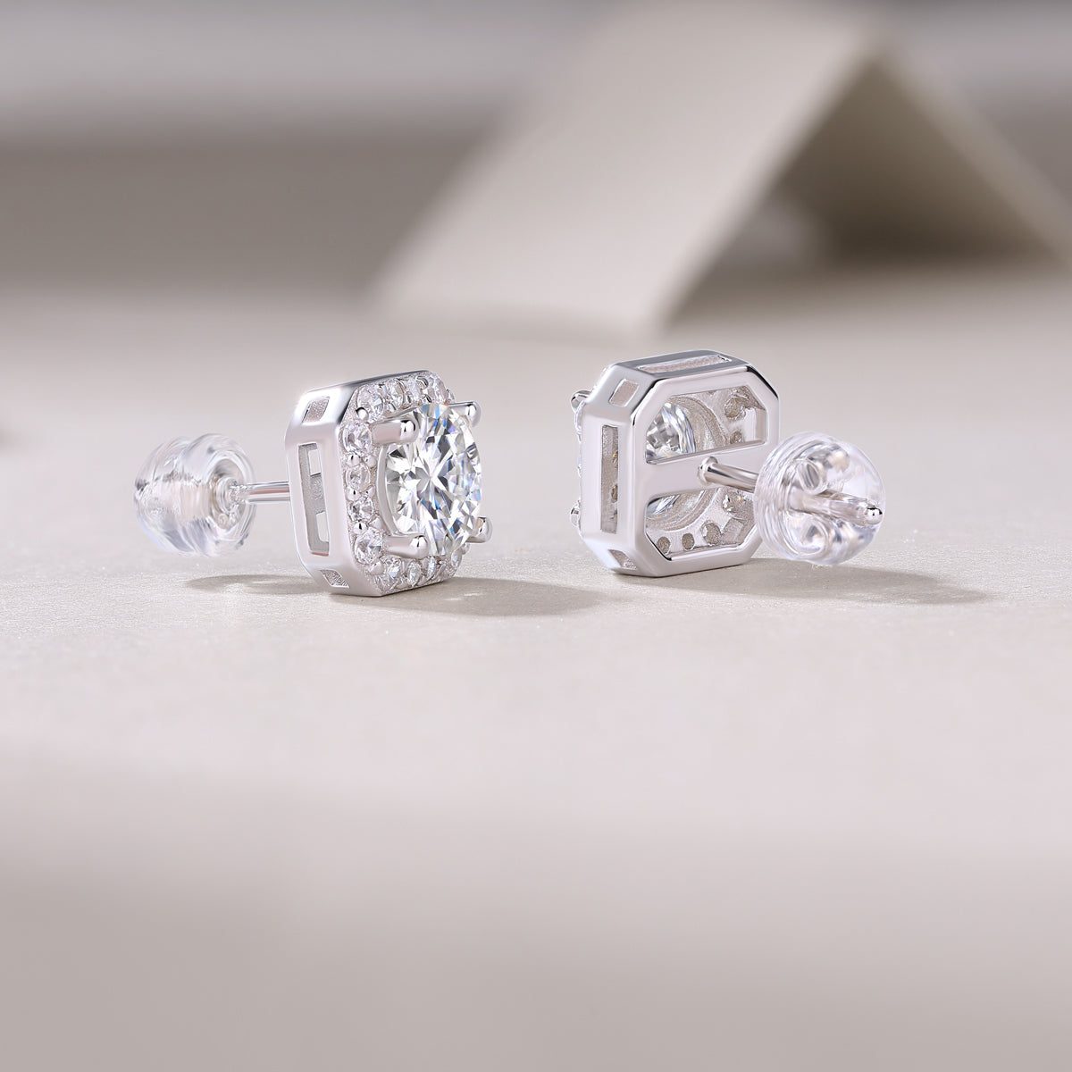 1Carat Moissanite Stud Earrings in S925 Silver Luxury Fashion