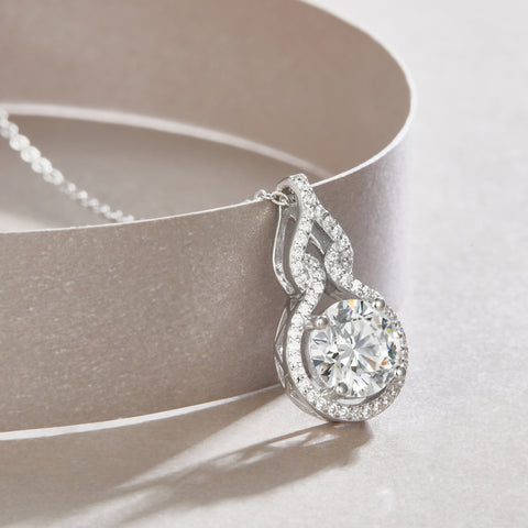 1Curve 2-Carat Moissanite Pendant Necklace in S925 Sterling Silver with Platinum Plating