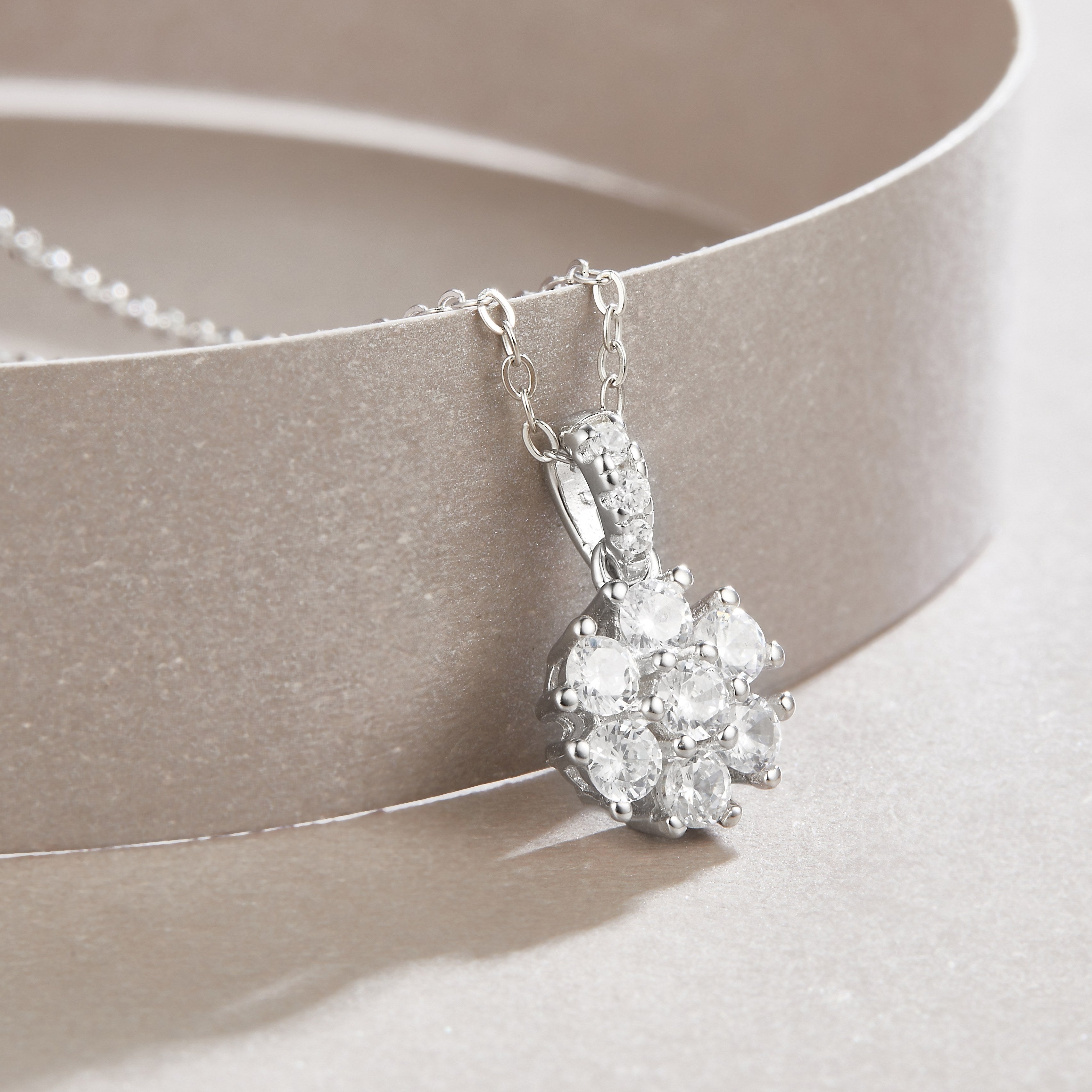 Snowflake Dance Moissanite Pendant Necklace S925 Sterling Silver Elegant Jewelry