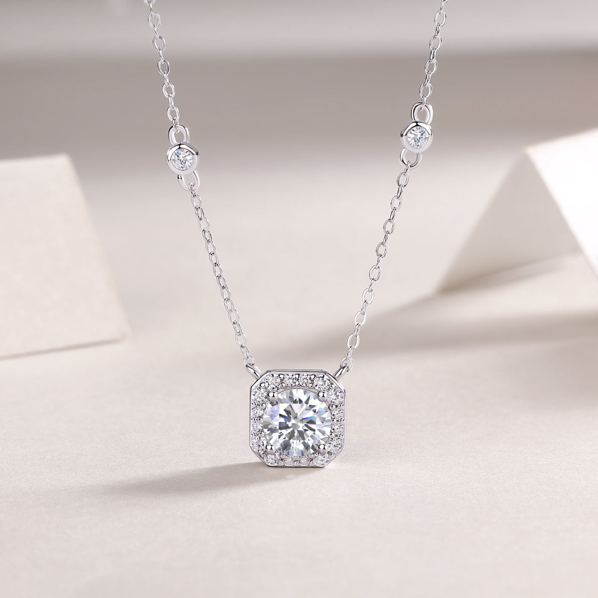 1Flower Love S925 Sterling Silver Necklace with 1-Carat Moissanite Pendant