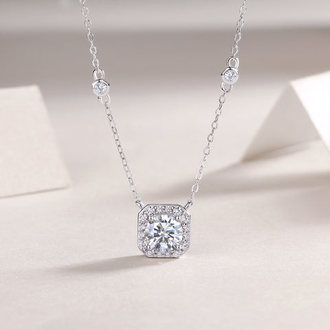 1Flower Love S925 Sterling Silver Necklace with 1-Carat Moissanite Pendant