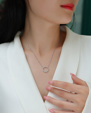 S925 Sterling Silver Moissanite Circle Pendant Necklace with Platinum Plating