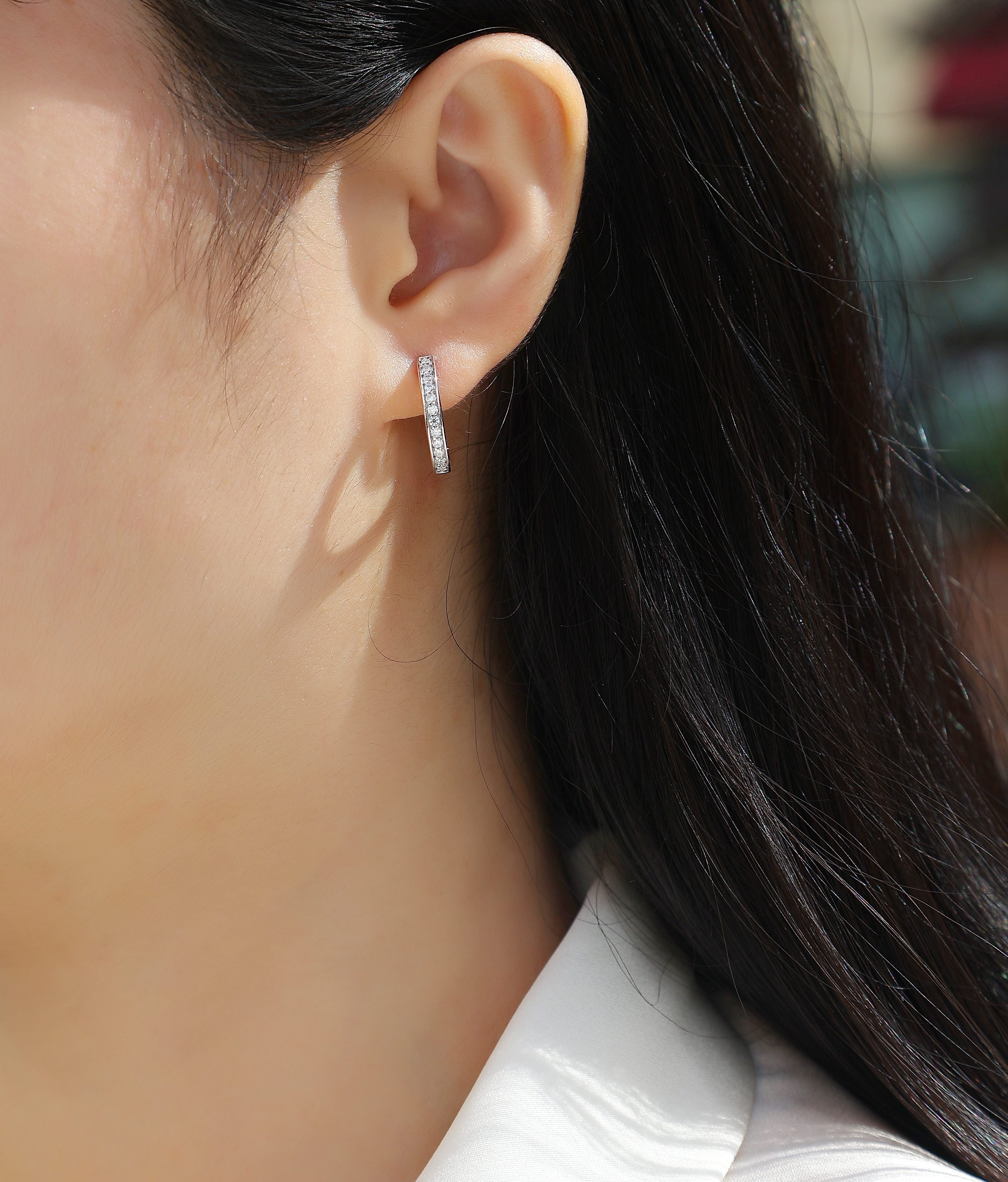 1Morning Dew S925 Sterling Silver Moissanite Stud Earrings Elegant Hoop Design
