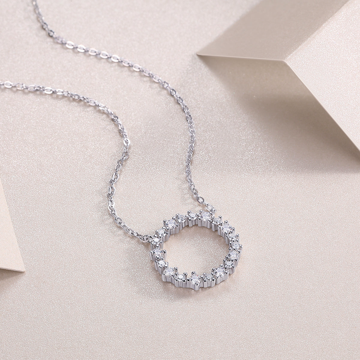 S925 Sterling Silver Moissanite Circle Pendant Necklace with Platinum Plating