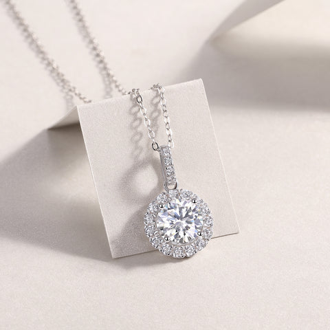 S925 Sterling Silver Moissanite Pendant Necklace 2-Carat Sparkling Halo Design