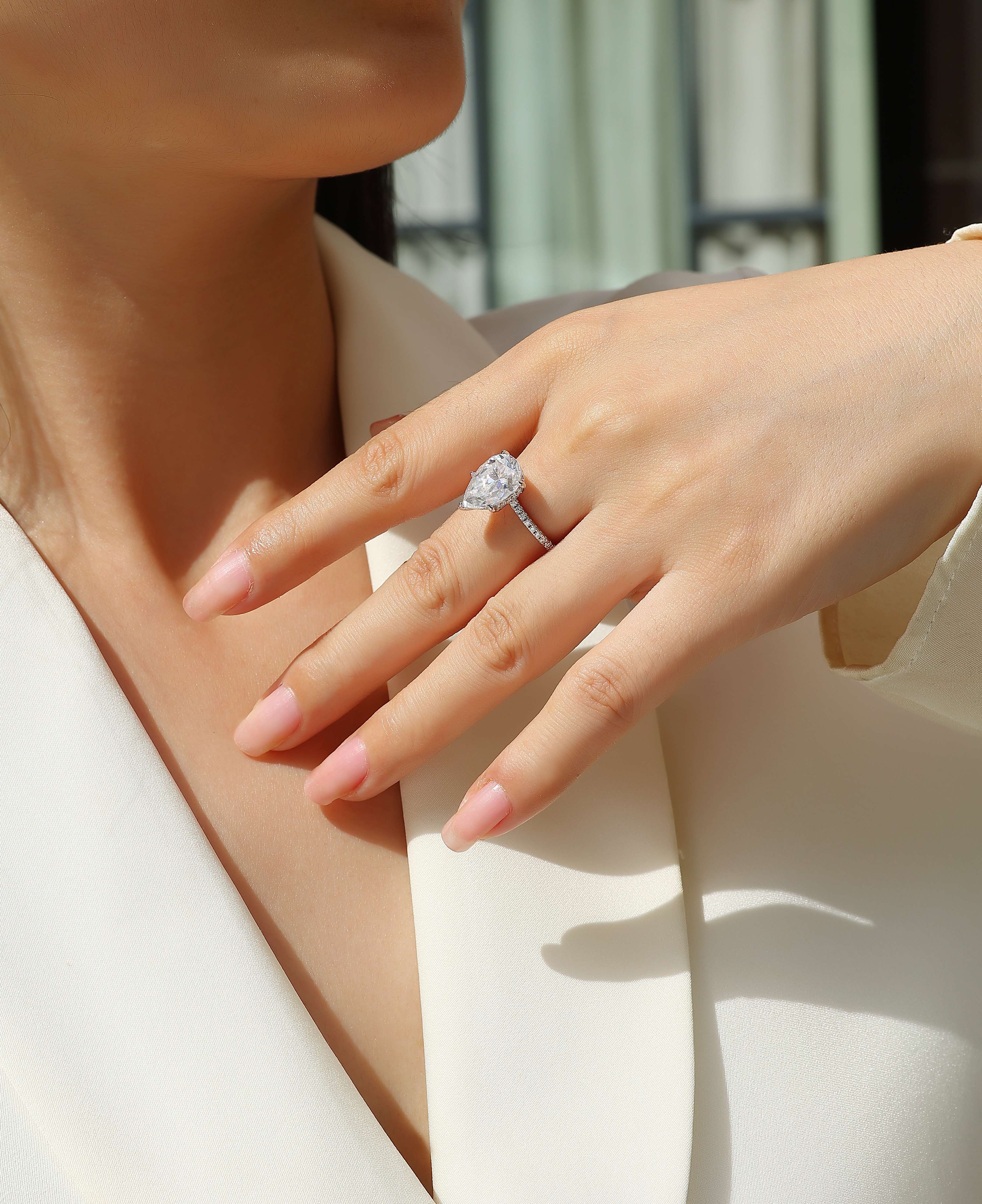 Pear-Shaped Moissanite Ring in S925 Sterling Silver Elegant Fashion Jewelry
