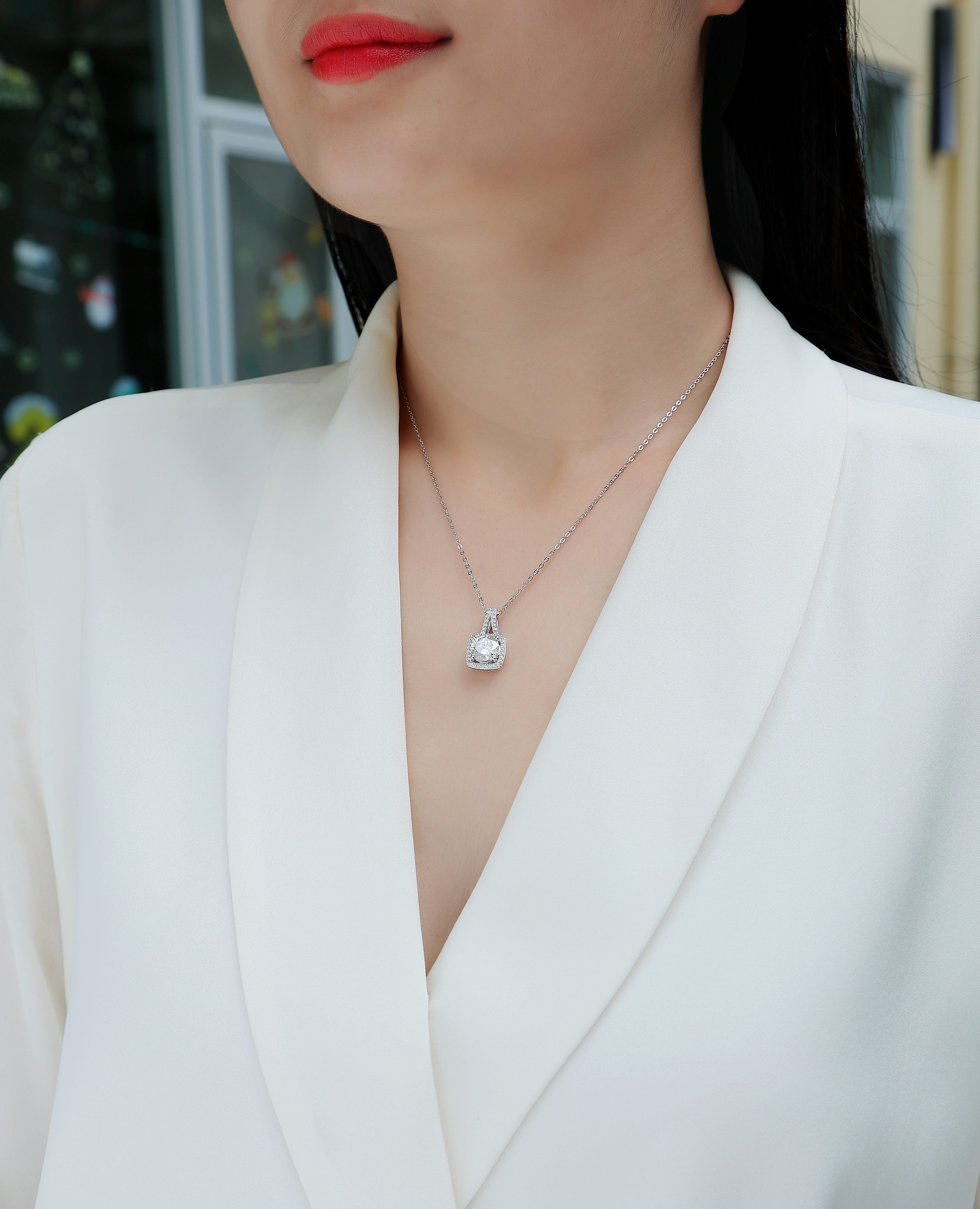 2-Carat Moissanite Pendant Necklace in S925 Silver with Platinum Plating
