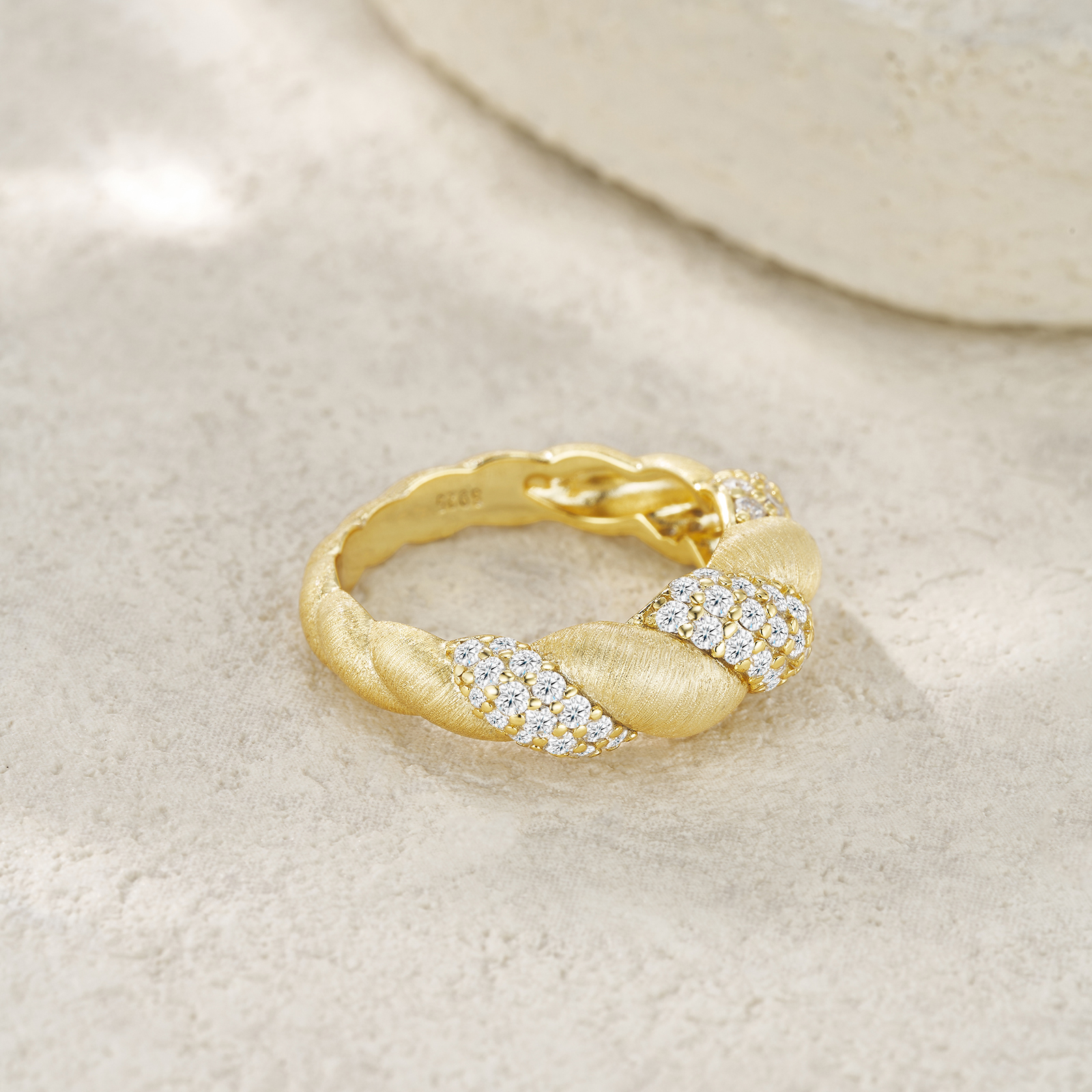 S925 Sterling Silver Gold-Plated Moissanite Ring Fashion Jewelry Accessory