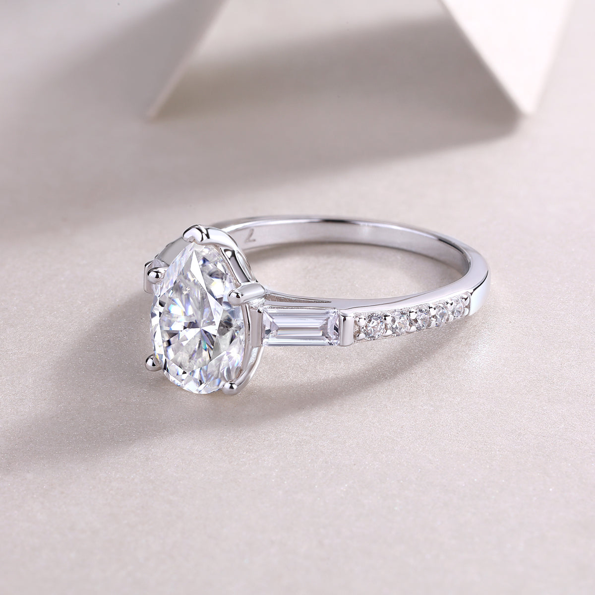 Pear-Shaped Moissanite Silver Ring Luxury Fashion Jewelry