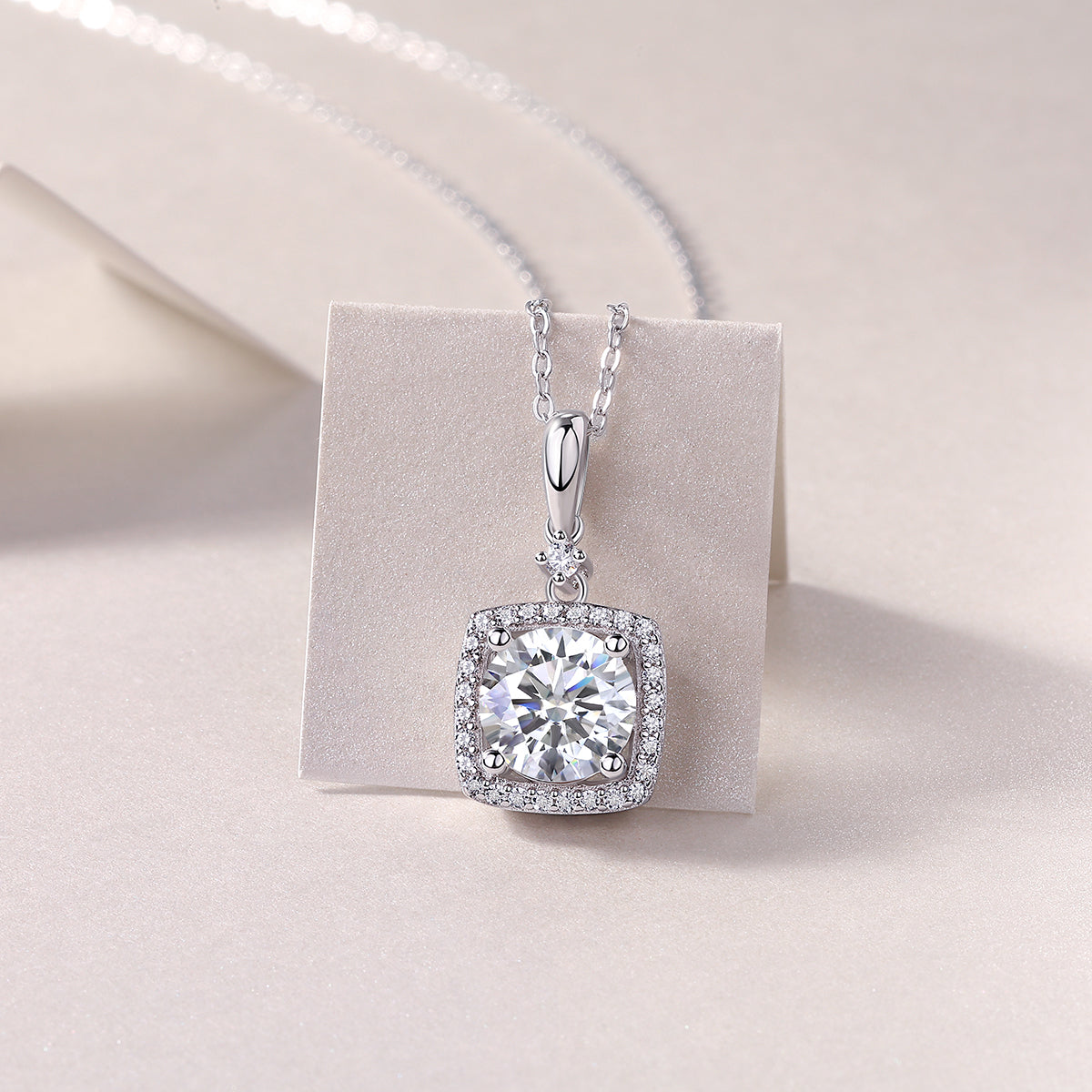 Luxury 2 Carat Moissanite Pendant Necklace in S925 Silver Modern Elegant Design